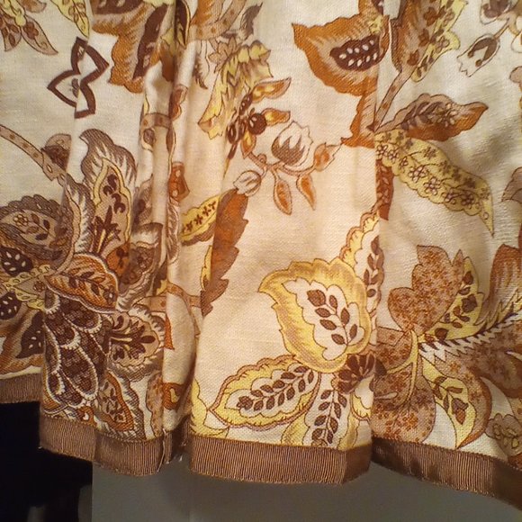 Gold Skirt - Picture 4 of 5